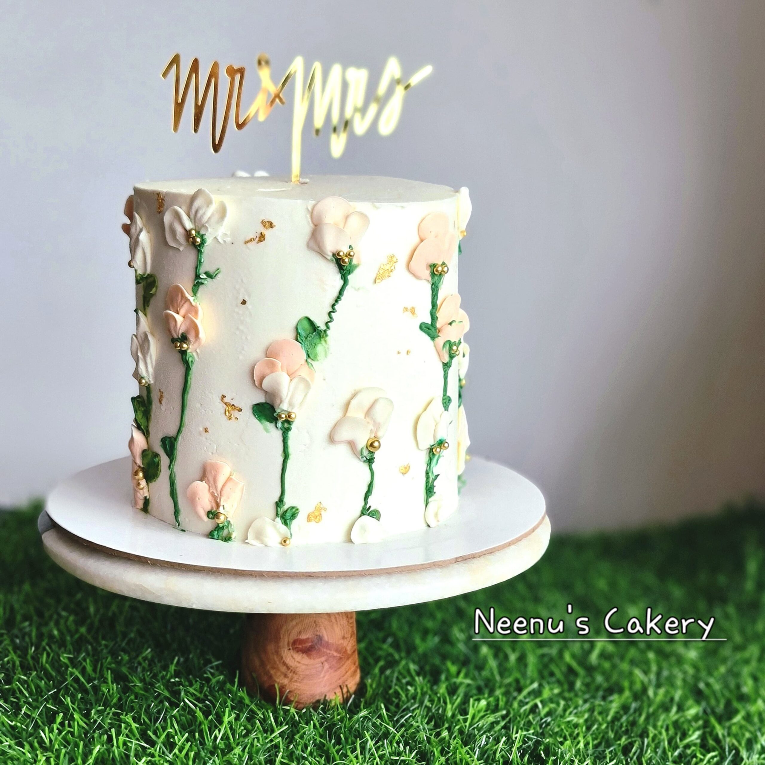 Simple wedding cake
