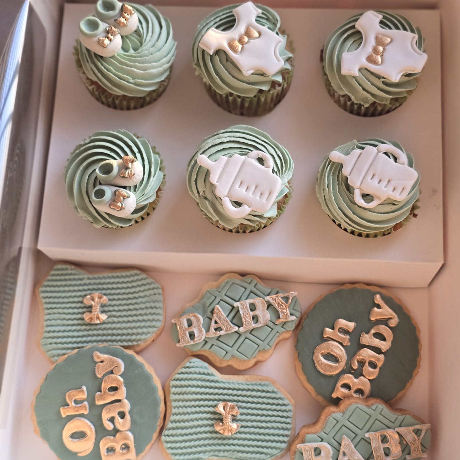 Cupcakes and cookies